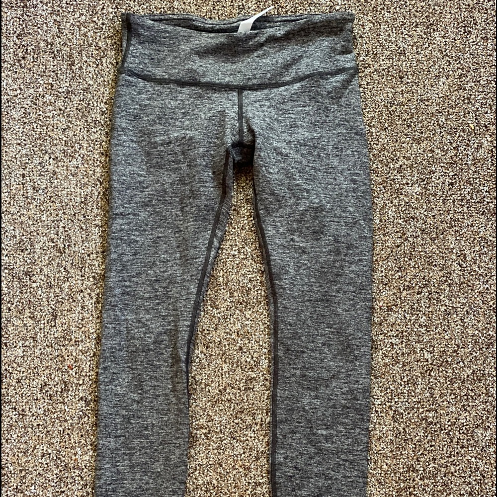 Lululemon legging 🧘‍♀️- size 6 like new!